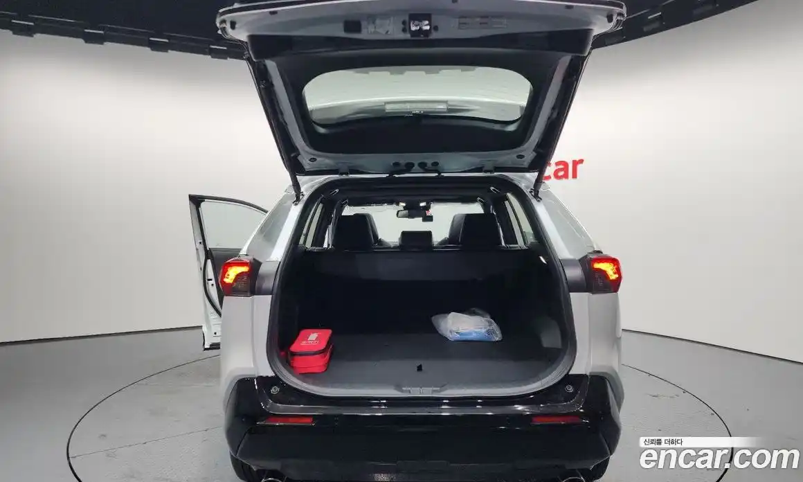 Toyota RAV4 2025 2.5 Автомат в Москве № 170113, фото 16