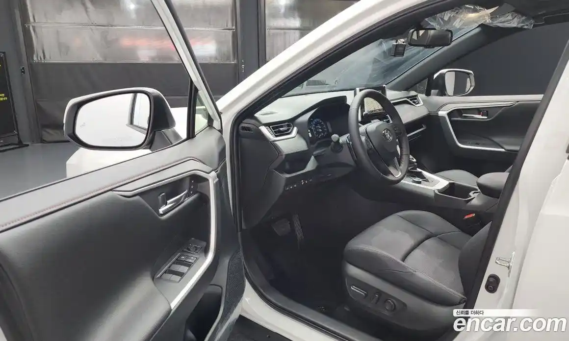 Toyota RAV4 2025 2.5 Автомат в Москве № 170113, фото 19