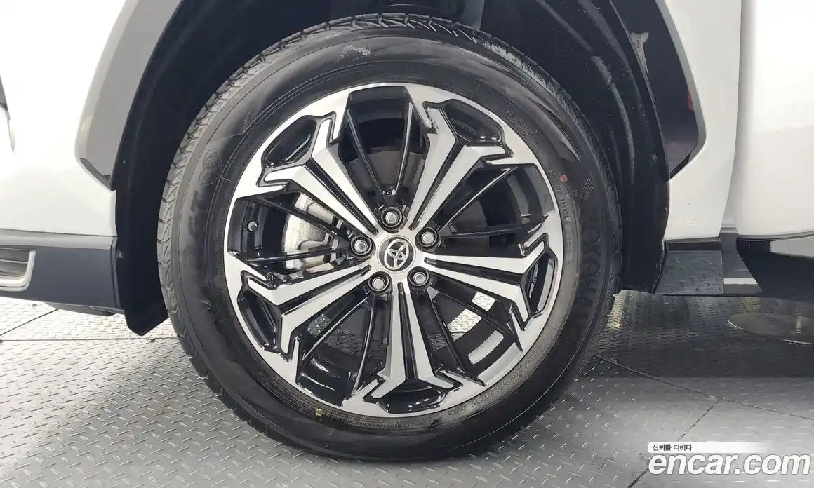 Toyota RAV4 2025 2.5 Автомат в Москве № 170113, фото 9