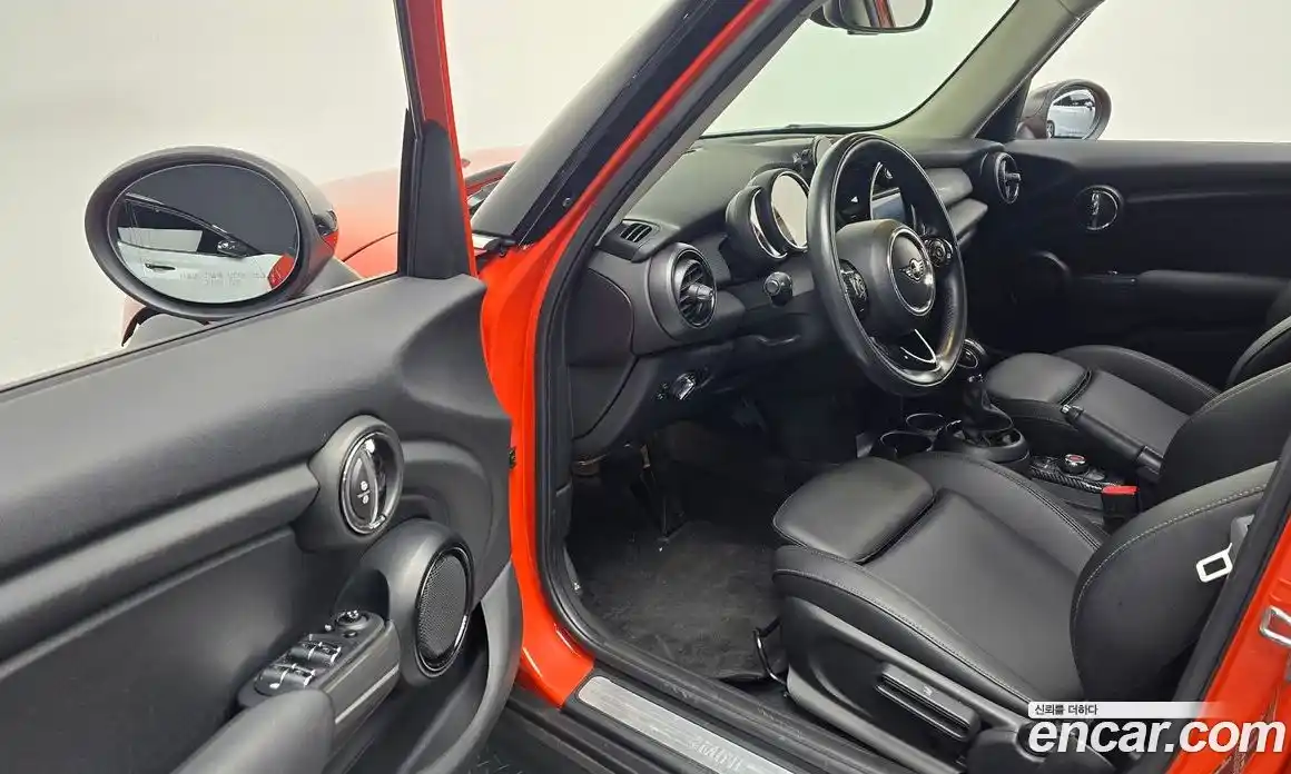 Mini Cooper 2019 1.5 Автомат в Москве № 183424, фото 16