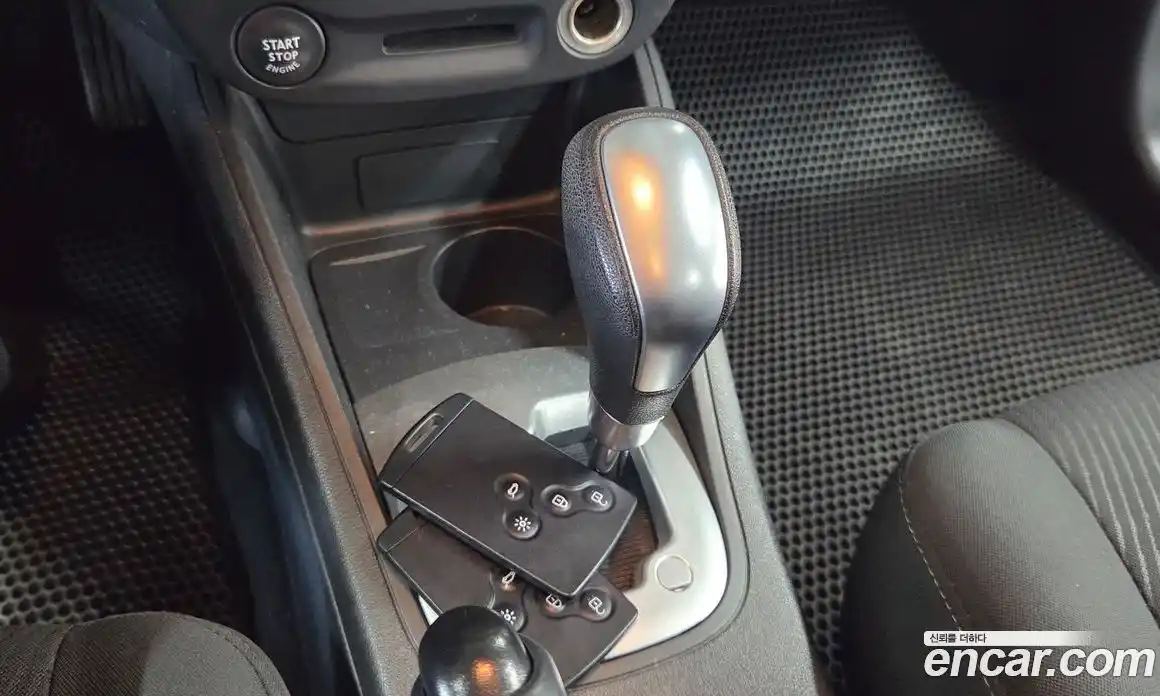 Renault SM3 2015 1.6 Автомат в Москве № 186136, фото 15