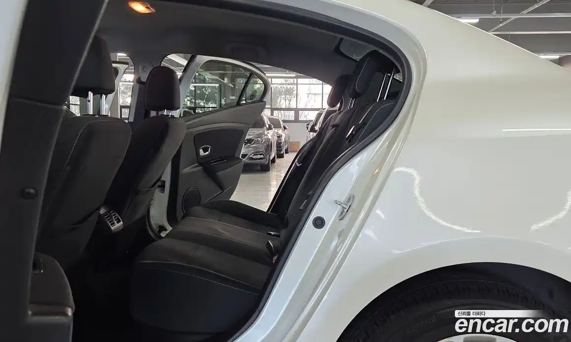 Renault SM3 2015 1.6 Автомат в Москве № 186136, фото 18