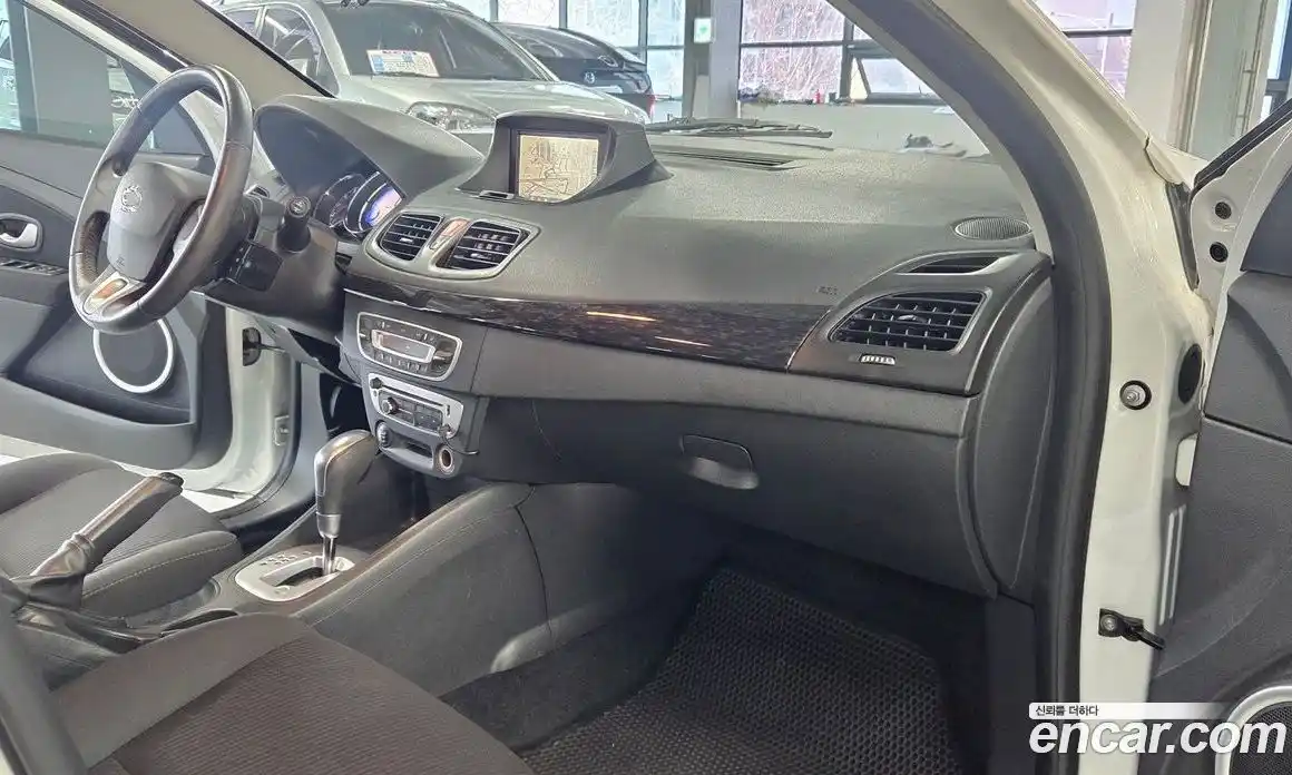 Renault SM3 2015 1.6 Автомат в Москве № 186136, фото 4