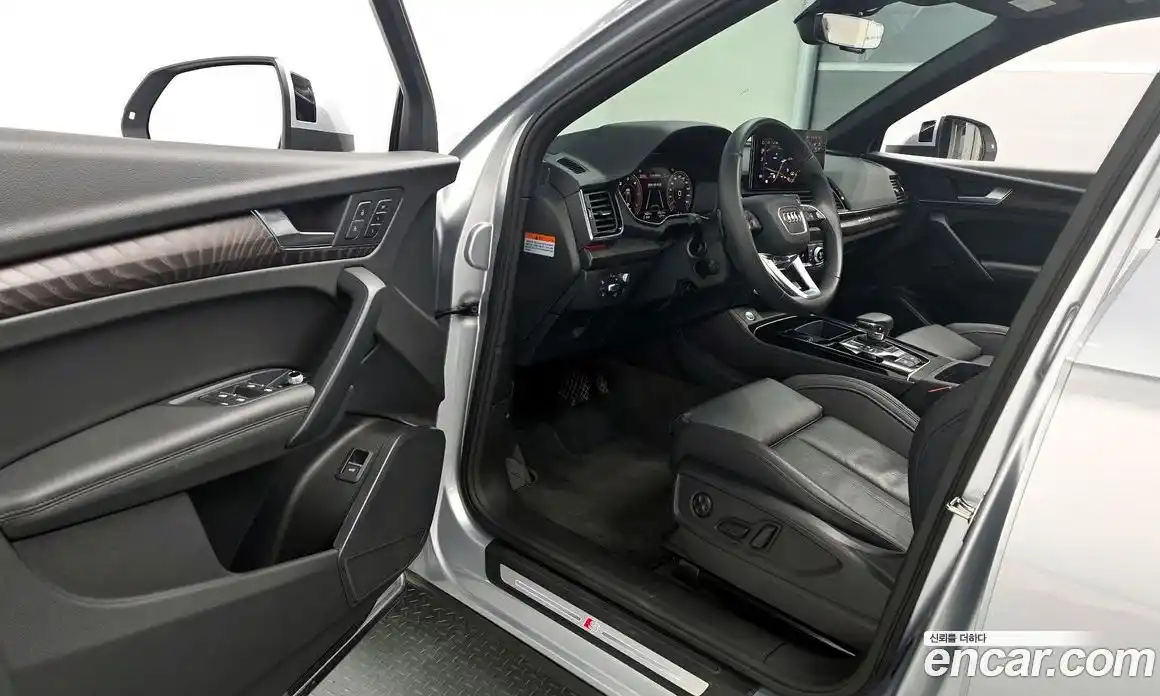 Audi Q5 2023 2.0 Автомат в Москве № 196005, фото 3