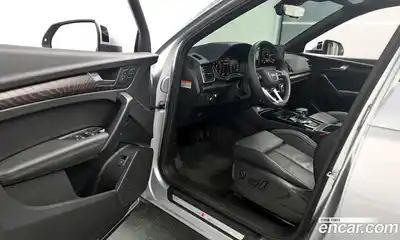 Audi Q5 2023 2.0 Автомат в Москве № 196005, миниатюра 3