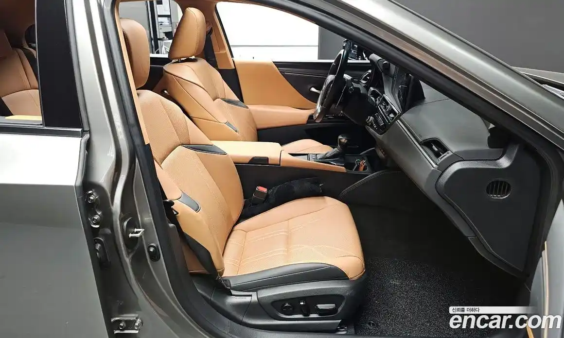 Lexus ES 2025 2.5 Автомат в Москве № 198754, фото 5