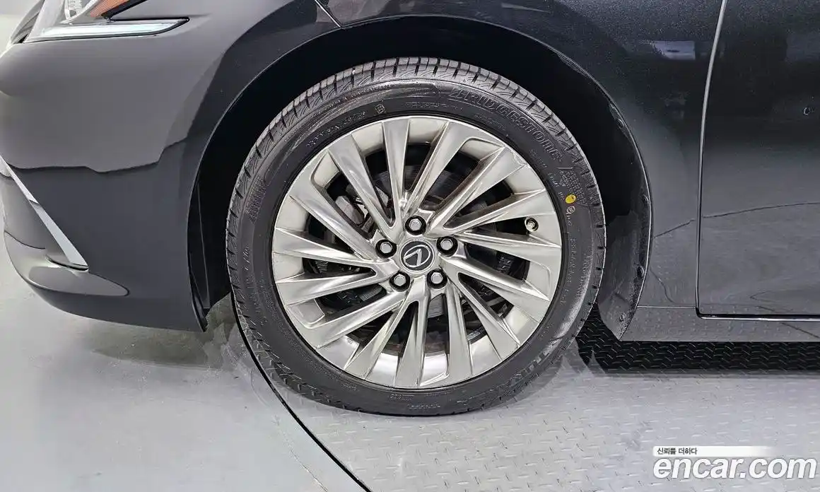 Lexus ES 2020 2.5 Автомат в Москве № 198793, фото 1