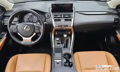 Lexus NX, 2020
