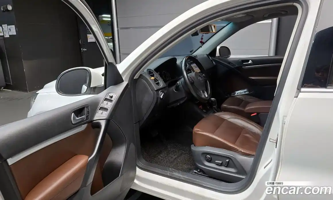 Volkswagen Tiguan 2014 2.0 Автомат в Москве № 205740, фото 16