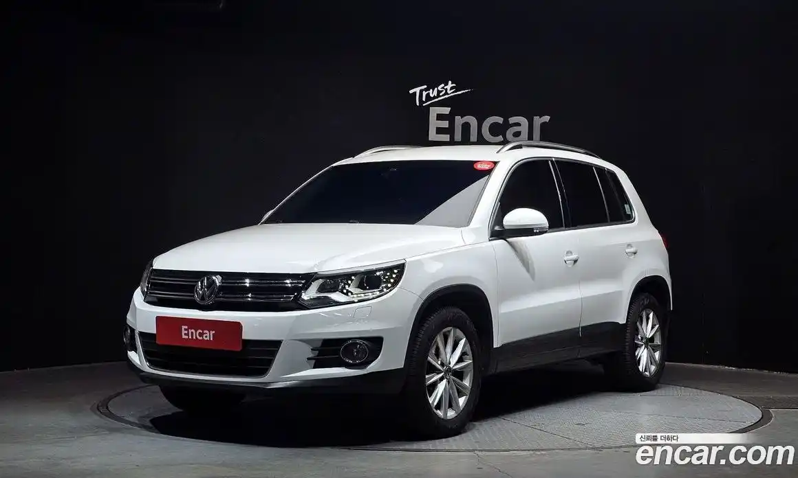 Volkswagen Tiguan 2014 2.0 Автомат в Москве № 205740, фото 4