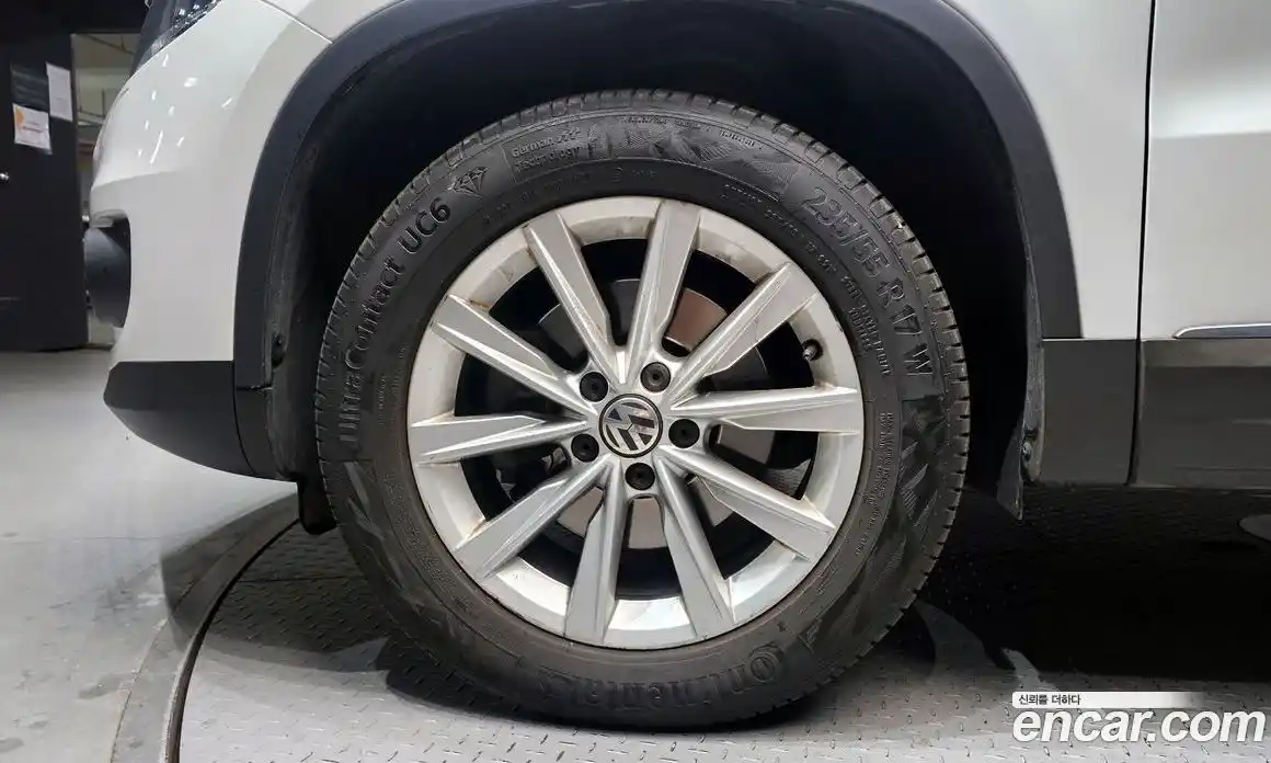 Volkswagen Tiguan 2014 2.0 Автомат в Москве № 205740, фото 8