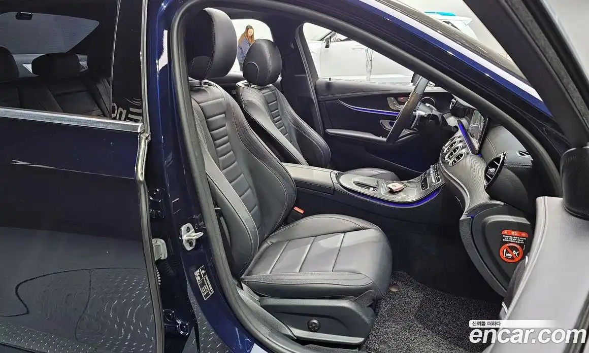 Mercedes-Benz E-Class 2021 1.9 Автомат в Москве № 206400, фото 17