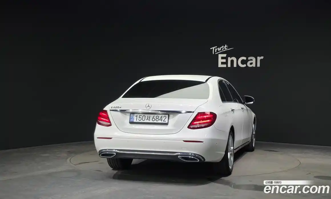 Mercedes-Benz E-Class 2017 1.9 Автомат в Москве № 209247, фото 16