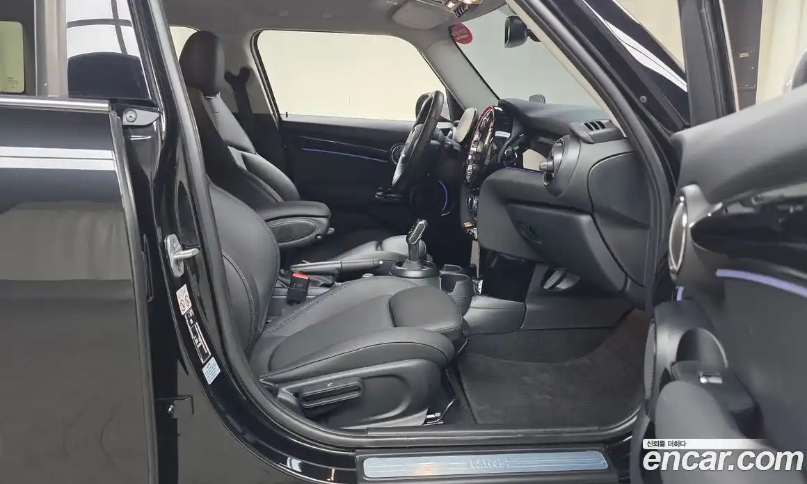 Mini Cooper 2024 1.5 Автомат в Москве № 214149, фото 18