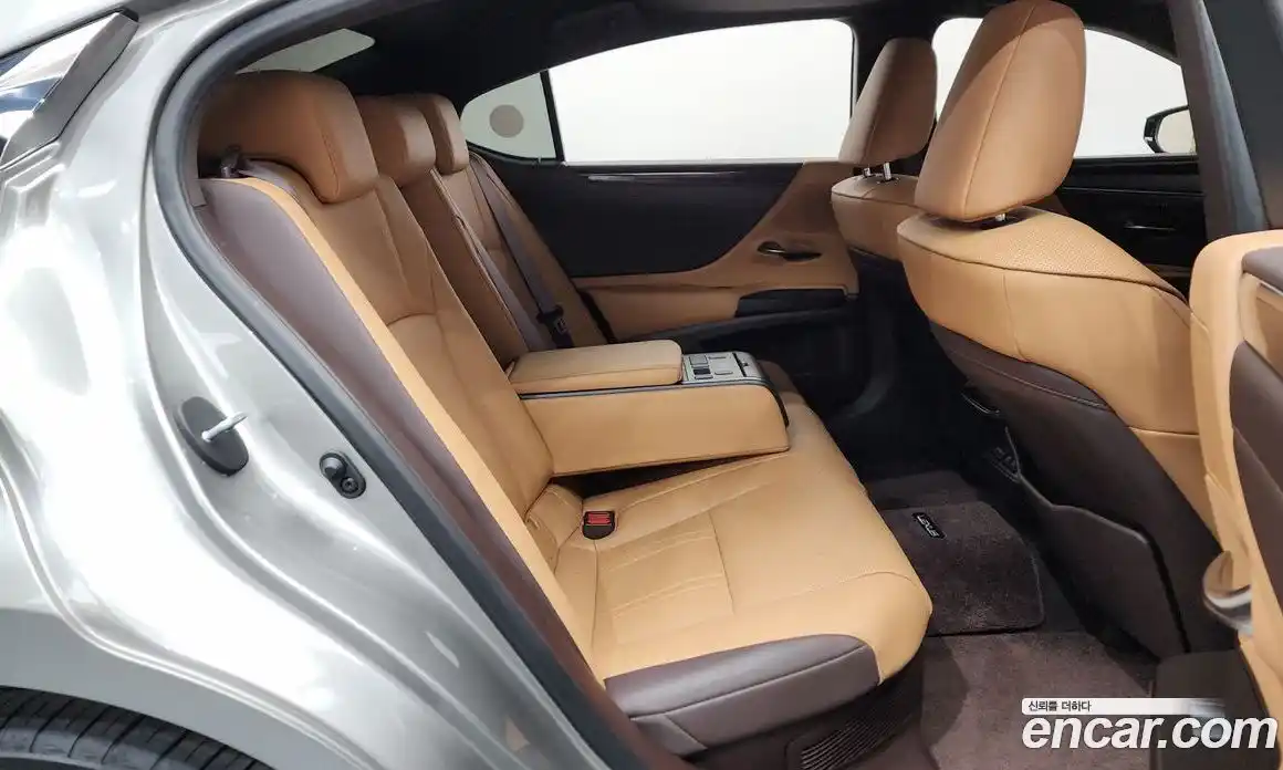 Lexus ES 2020 2.5 Автомат в Москве № 214671, фото 7