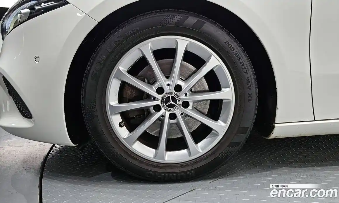 Mercedes-Benz A-Class 2020 2.0 Автомат в Москве № 225450, фото 8