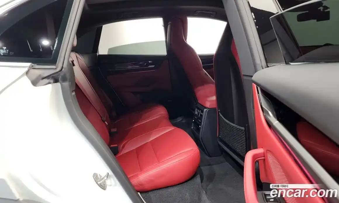 Porsche Macan 2025 0.2 Автомат в Москве № 230915, фото 18