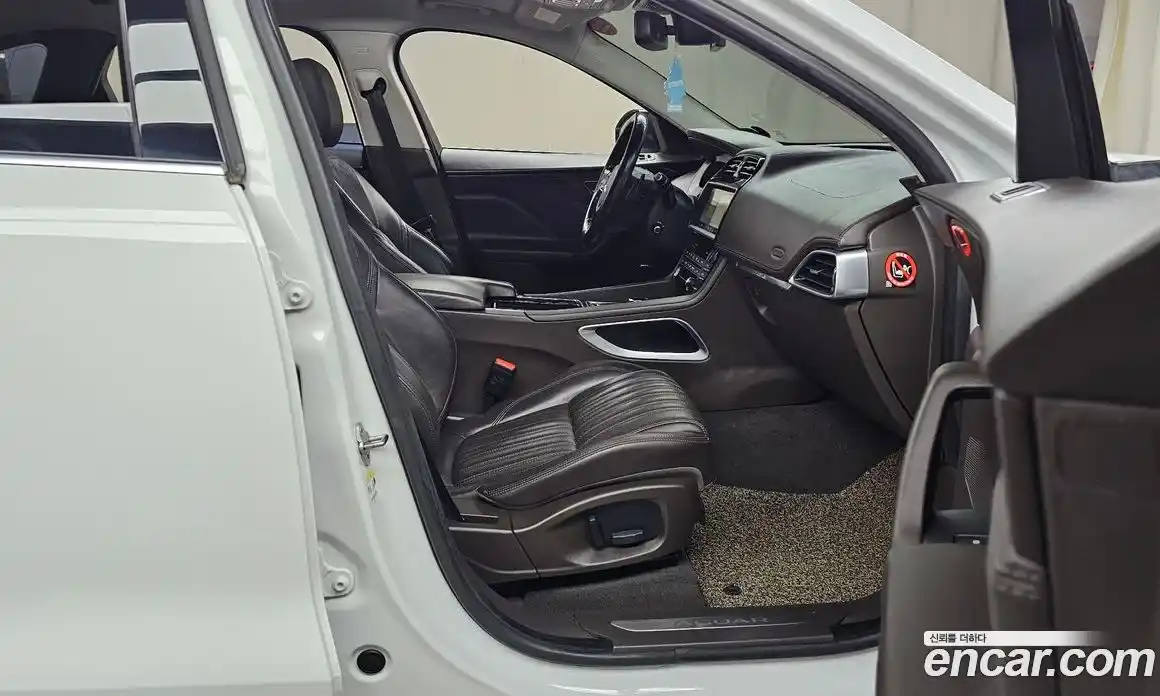 Jaguar F-Pace 2017 2.0 Автомат в Москве № 320214, фото 16