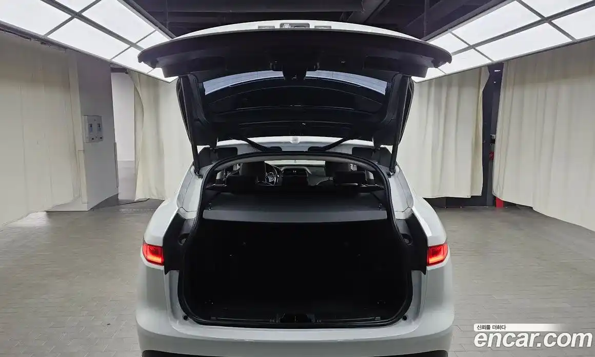 Jaguar F-Pace 2017 2.0 Автомат в Москве № 320214, фото 7