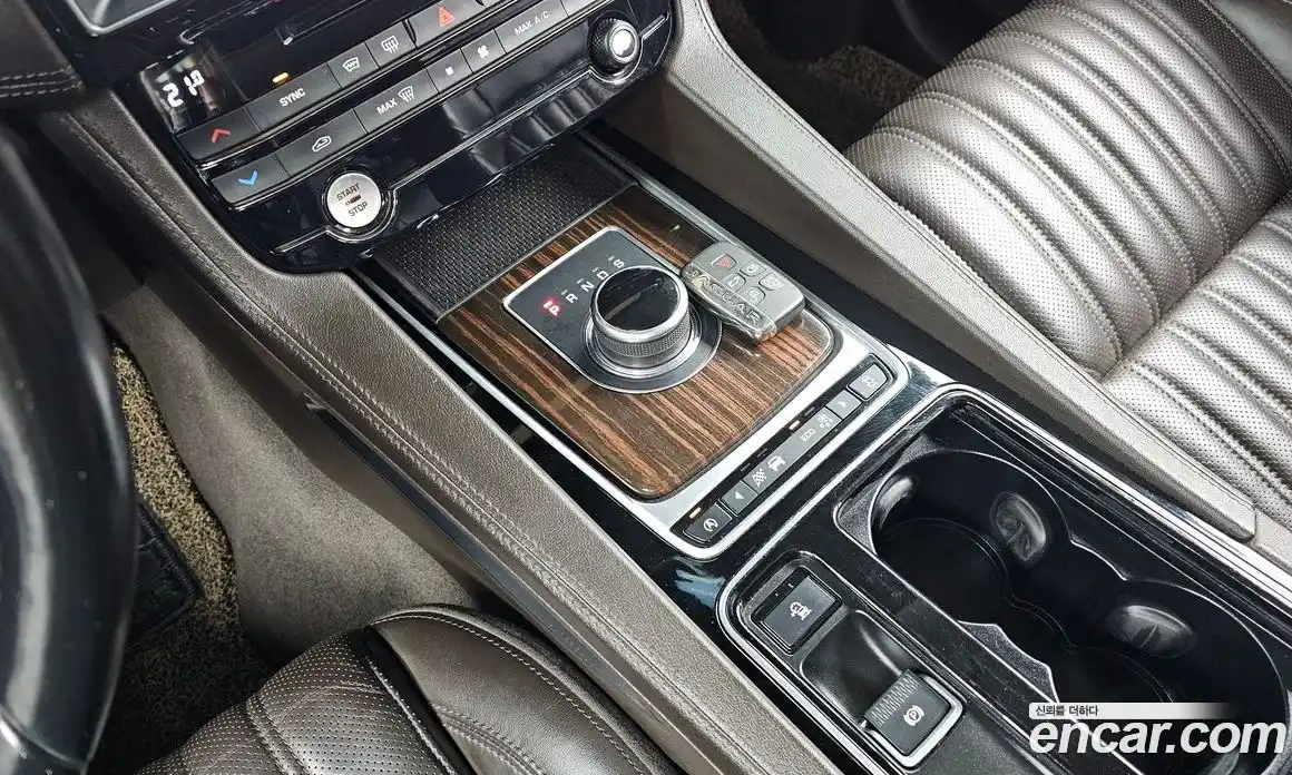 Jaguar F-Pace 2017 2.0 Автомат в Москве № 320214, фото 8