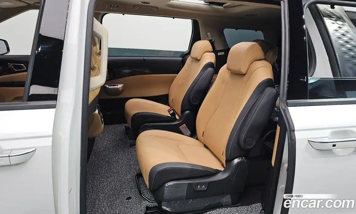 Kia Canival 2023 3.5 Автомат в Москве № 54485, фото 15