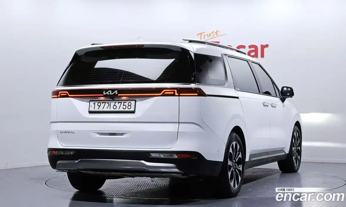 Kia Canival 2023 3.5 Автомат в Москве № 54485, фото 18