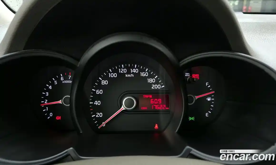 Kia Morning 2014 1.0 Механическая в Москве № 54875, фото 20