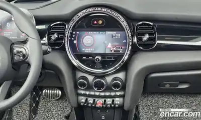 Mini Cooper Convertible 2023 2.0 Автомат в Москве № 135047, миниатюра 6