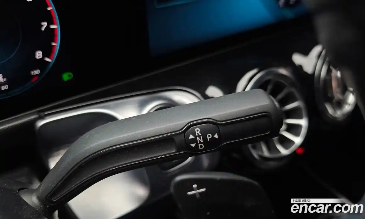 Mercedes-Benz GLB-Class 2020 2.0 Автомат в Москве № 137438, фото 2