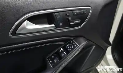 Mercedes-Benz A-Class 2015 1.5 Автомат в Москве № 160617, миниатюра 3