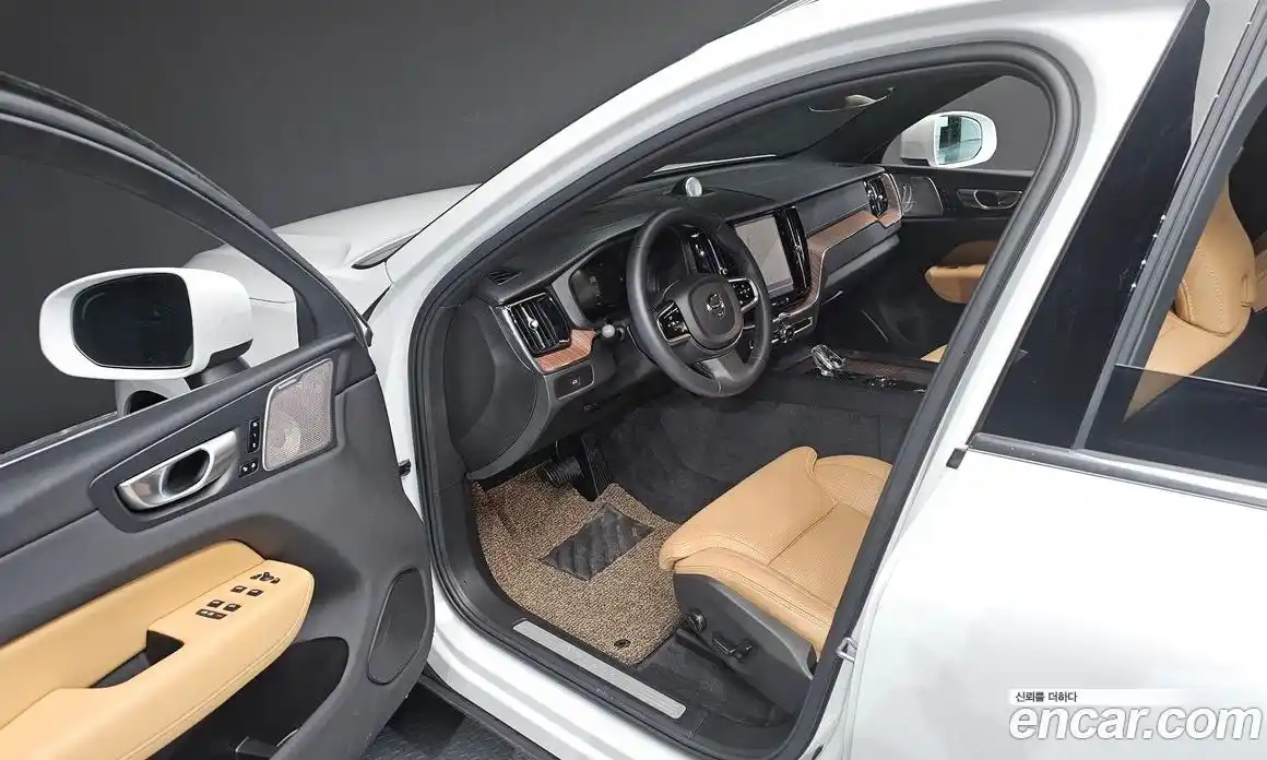 Volvo XC60 2024 2.0 Автомат в Москве № 164173, фото 7