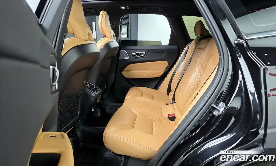 Volvo XC60 2019 2.0 Автомат в Москве № 164456, фото 4