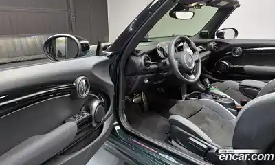 Mini Cooper Convertible 2024 2.0 Автомат в Москве № 167045, миниатюра 10