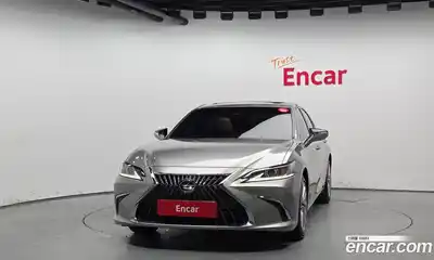 Lexus ES, 2022