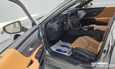 Lexus ES 2022 2.5 Автомат в Москве № 168035, миниатюра 4