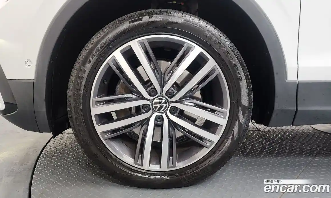 Volkswagen Tiguan 2022 2.0 Автомат в Москве № 168703, фото 16