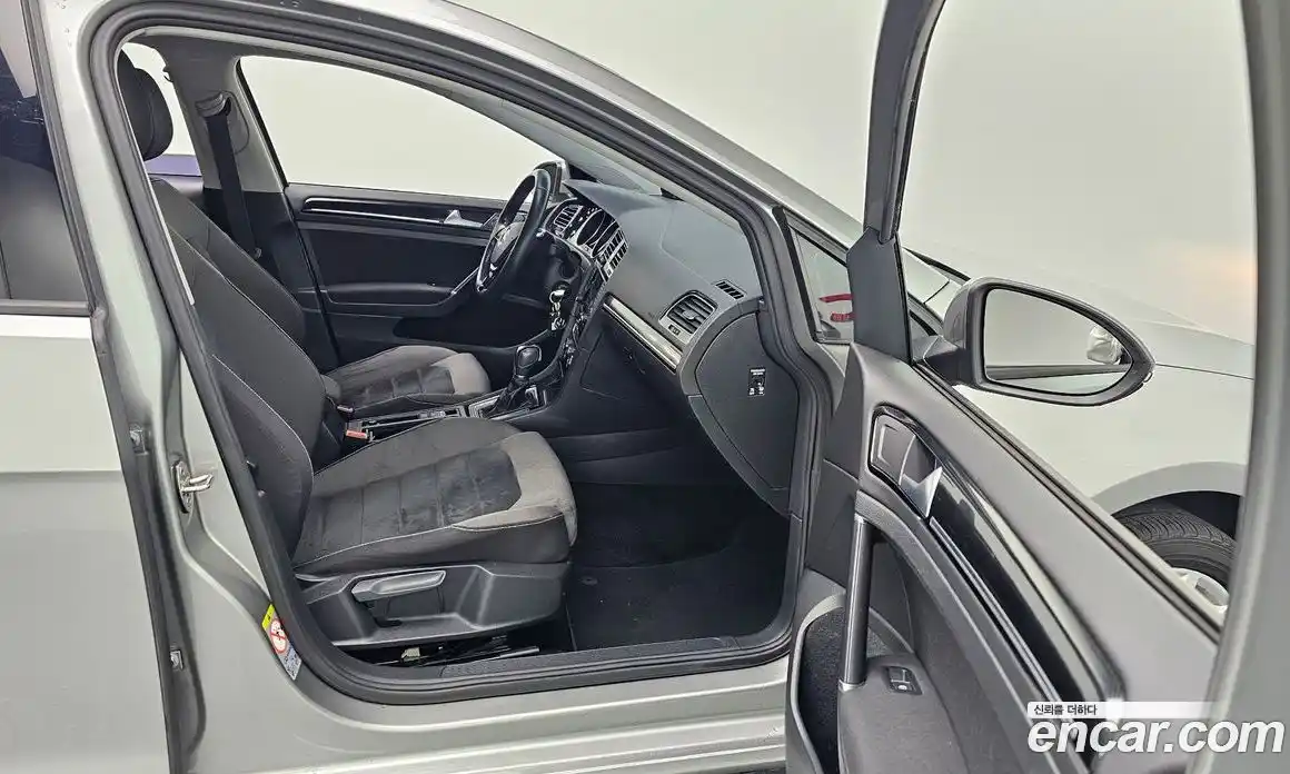 Volkswagen Golf 2014 1.6 Автомат в Москве № 168953, фото 2