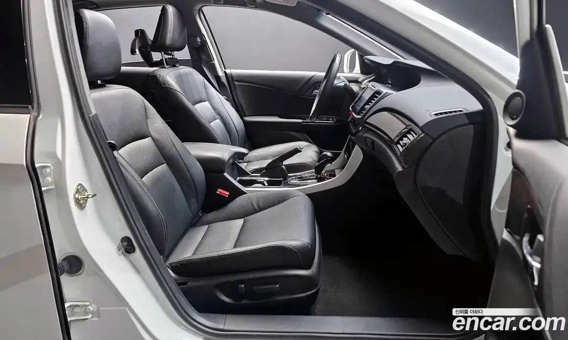 Honda Accord 2017 3.5 Автомат в Москве № 170490, фото 1