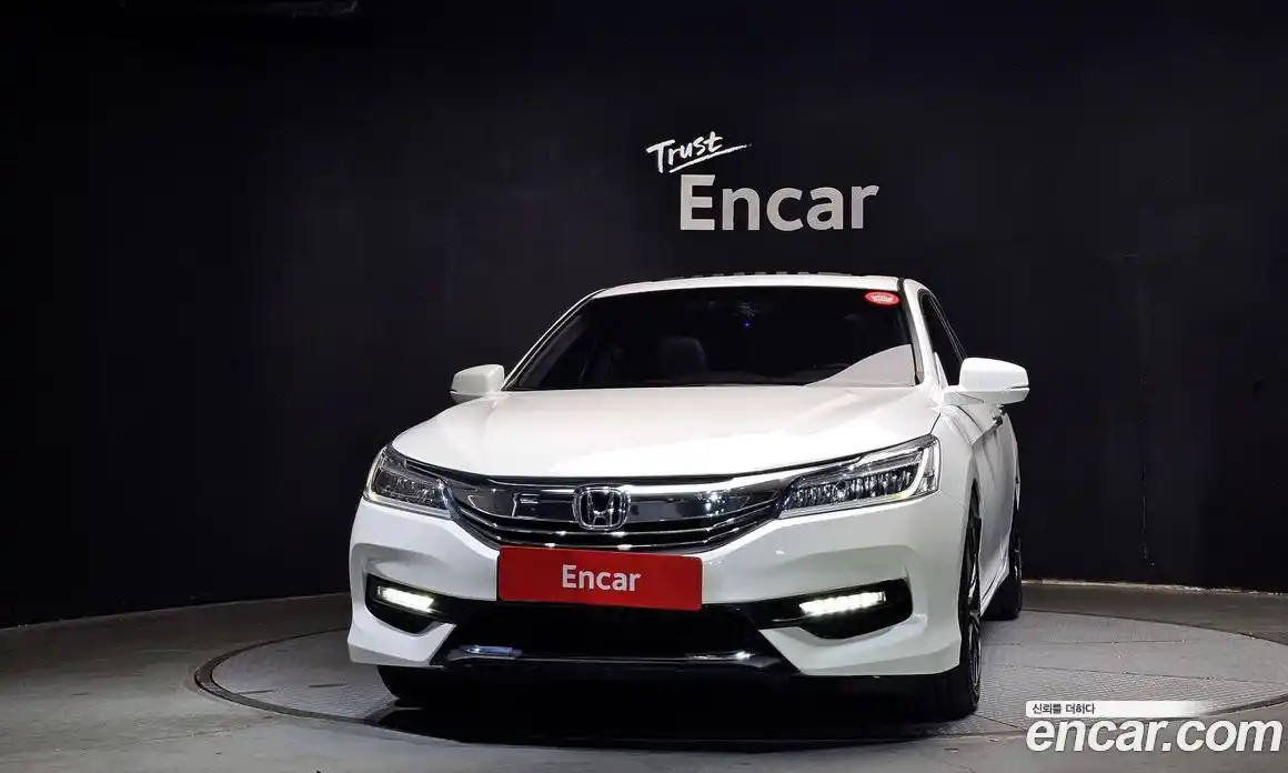 Honda Accord 2017 3.5 Автомат в Москве № 170490, фото 2