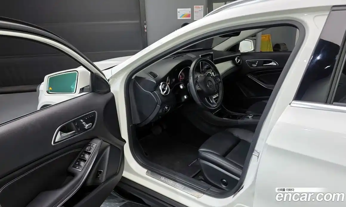 Mercedes-Benz GLA-Class 2018 2.0 Автомат в Москве № 194549, фото 15