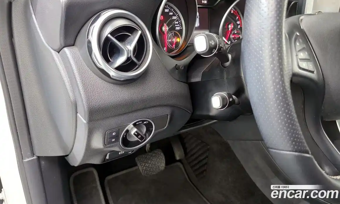 Mercedes-Benz GLA-Class 2018 2.0 Автомат в Москве № 194549, фото 4