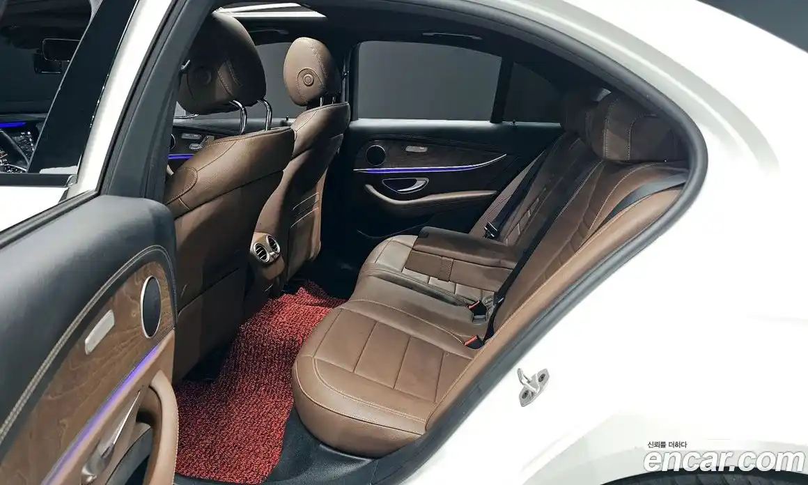 Mercedes-Benz E-Class 2021 2.0 Автомат в Москве № 194796, фото 2