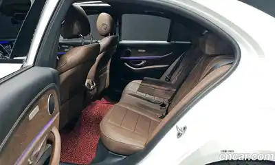 Mercedes-Benz E-Class 2021 2.0 Автомат в Москве № 194796, миниатюра 2