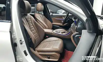 Mercedes-Benz E-Class 2021 2.0 Автомат в Москве № 194796, миниатюра 4