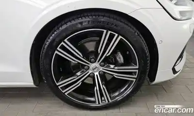 Volvo S60 2020 2.0 Автомат в Москве № 197052, миниатюра 9