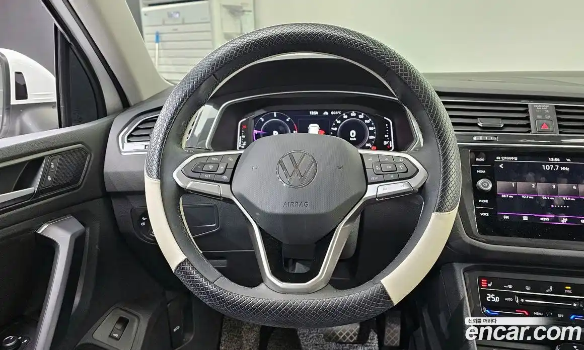 Volkswagen Tiguan 2024 2.0 Автомат в Москве № 198963, фото 1