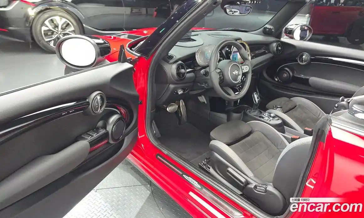 Mini Cooper Convertible 2023 2.0 Автомат в Москве № 206997, фото 18