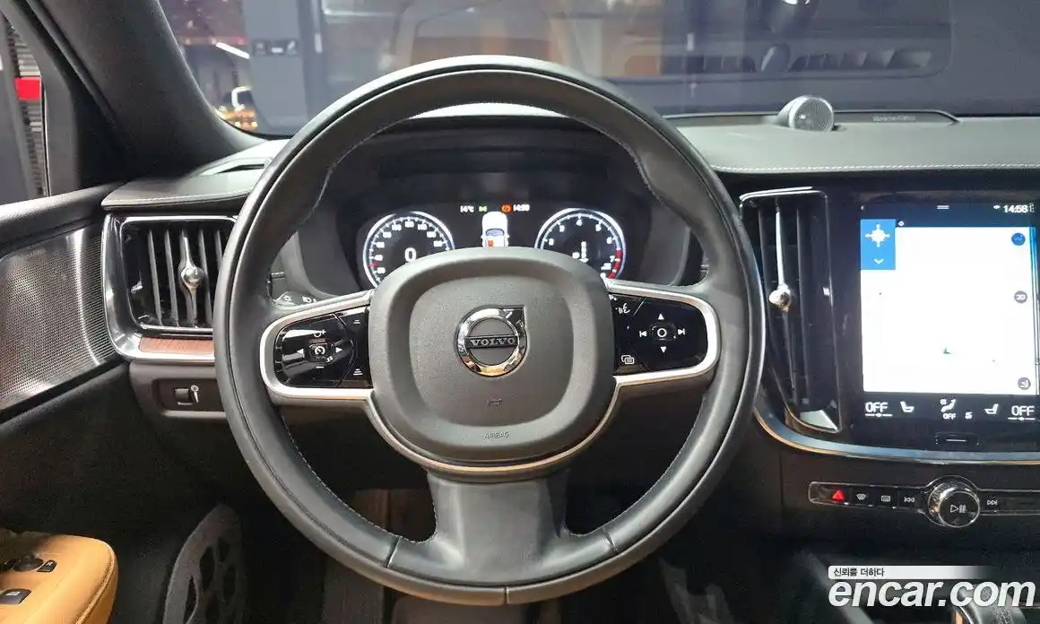 Volvo V60 2021 2.0 Автомат в Москве № 212844, фото 2