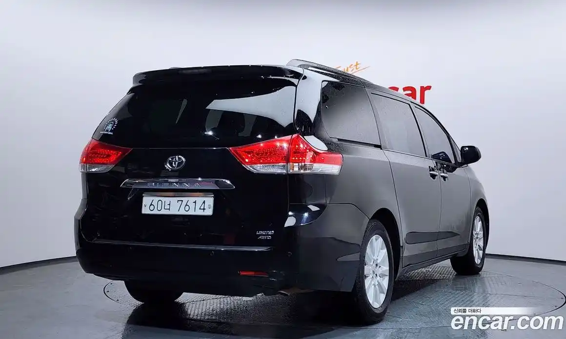 Toyota Sienna 2014 3.5 Автомат в Москве № 215529, фото 14