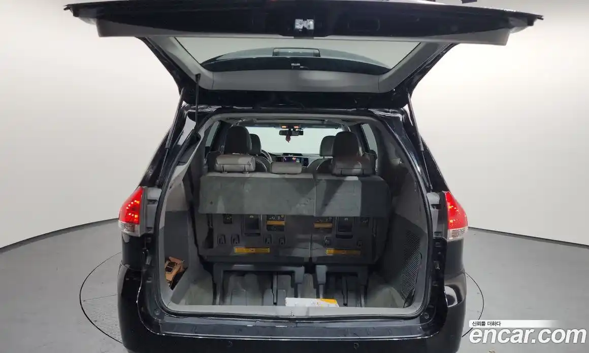 Toyota Sienna 2014 3.5 Автомат в Москве № 215529, фото 18